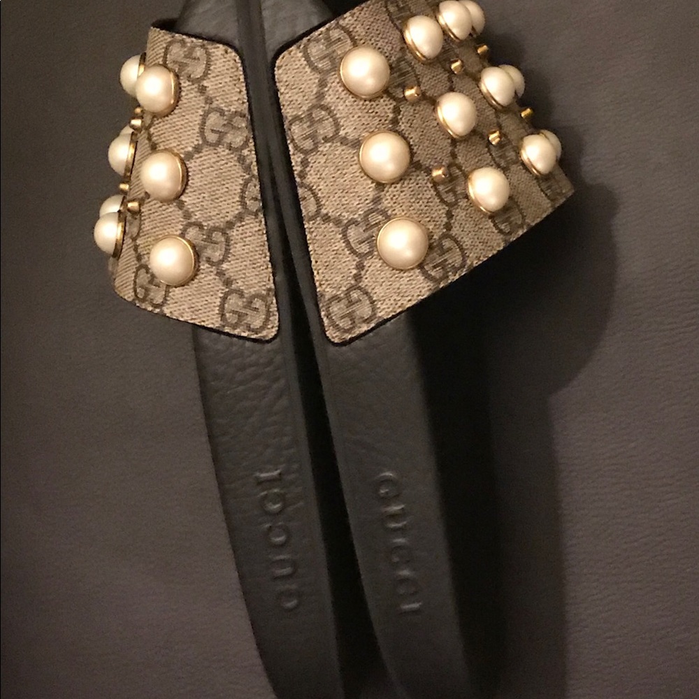 Gucci Pearl Slides size 40.  Authenticity code
